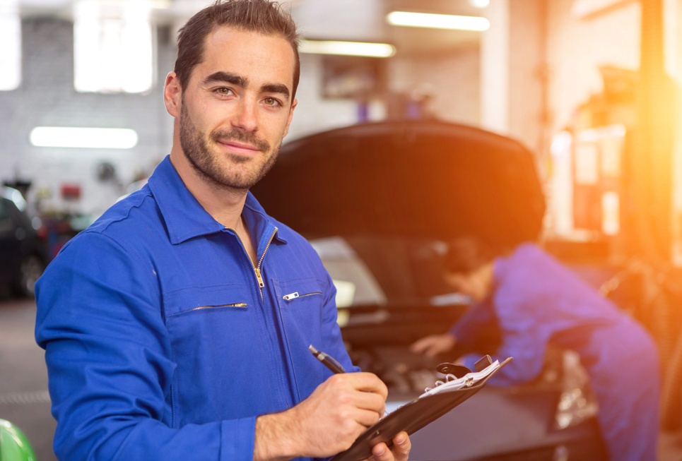 what does an automotive service technician do